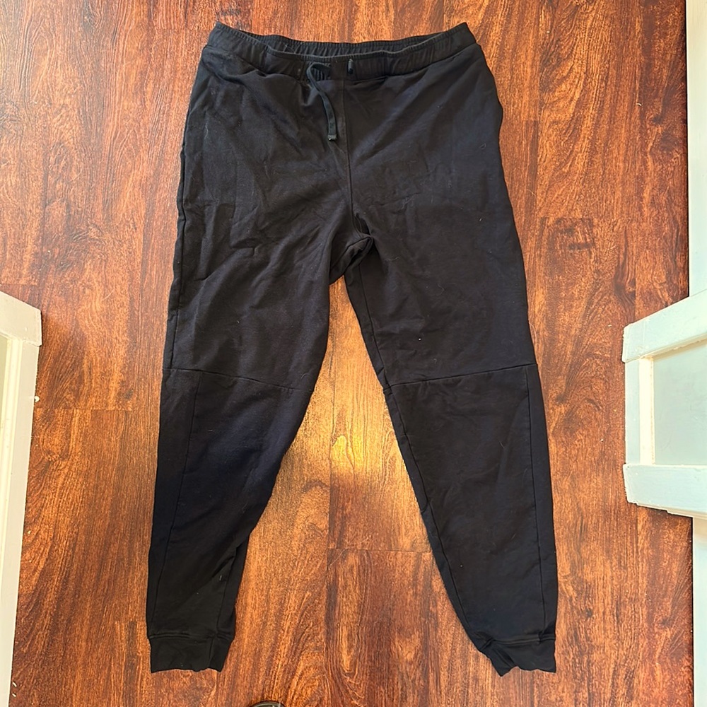 Glyder men’s size large black joggers.